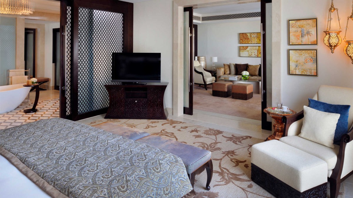 PALM BEACH EXECUTIVE SUITE
