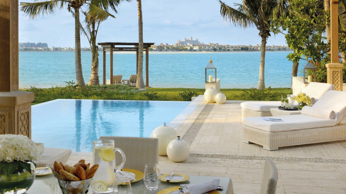 PALM BEACH EXECUTIVE SUITE WITH POOL