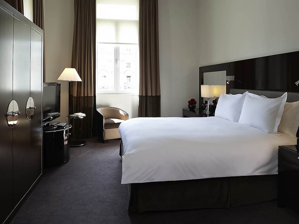 LUXURY ROOM