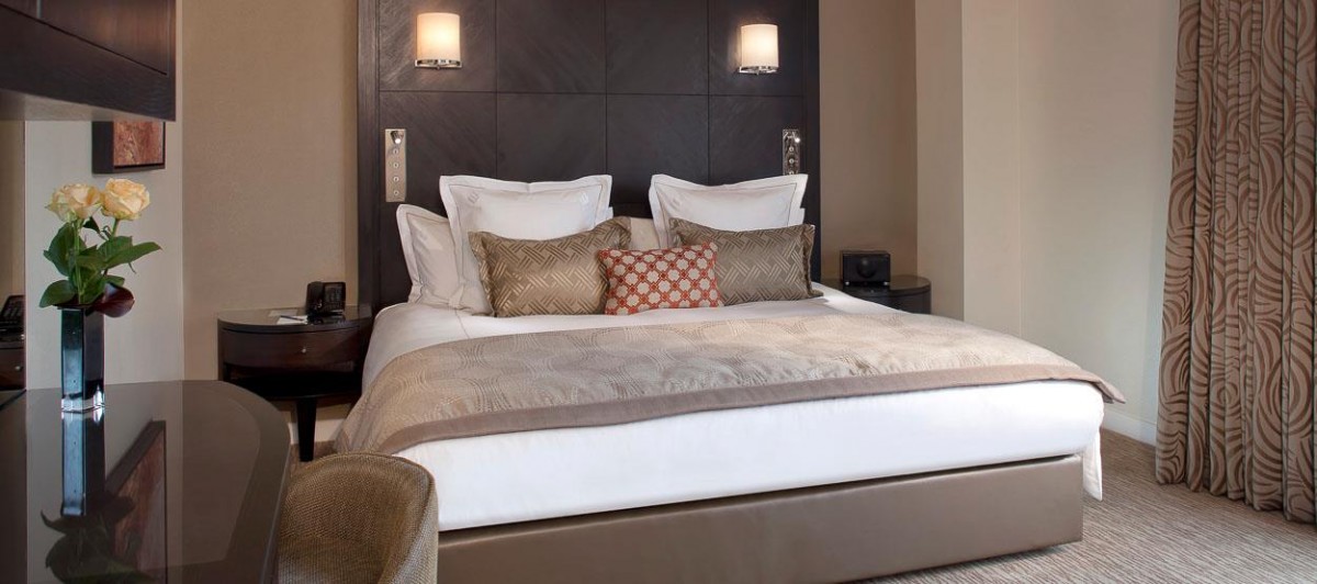 DELUXE ROOM