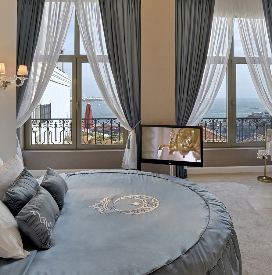CORNER SUITE
