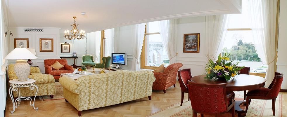 THREE BEDROOM CORNER PALACE SUITE