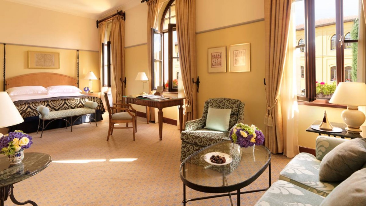 PREMIER ROOM
