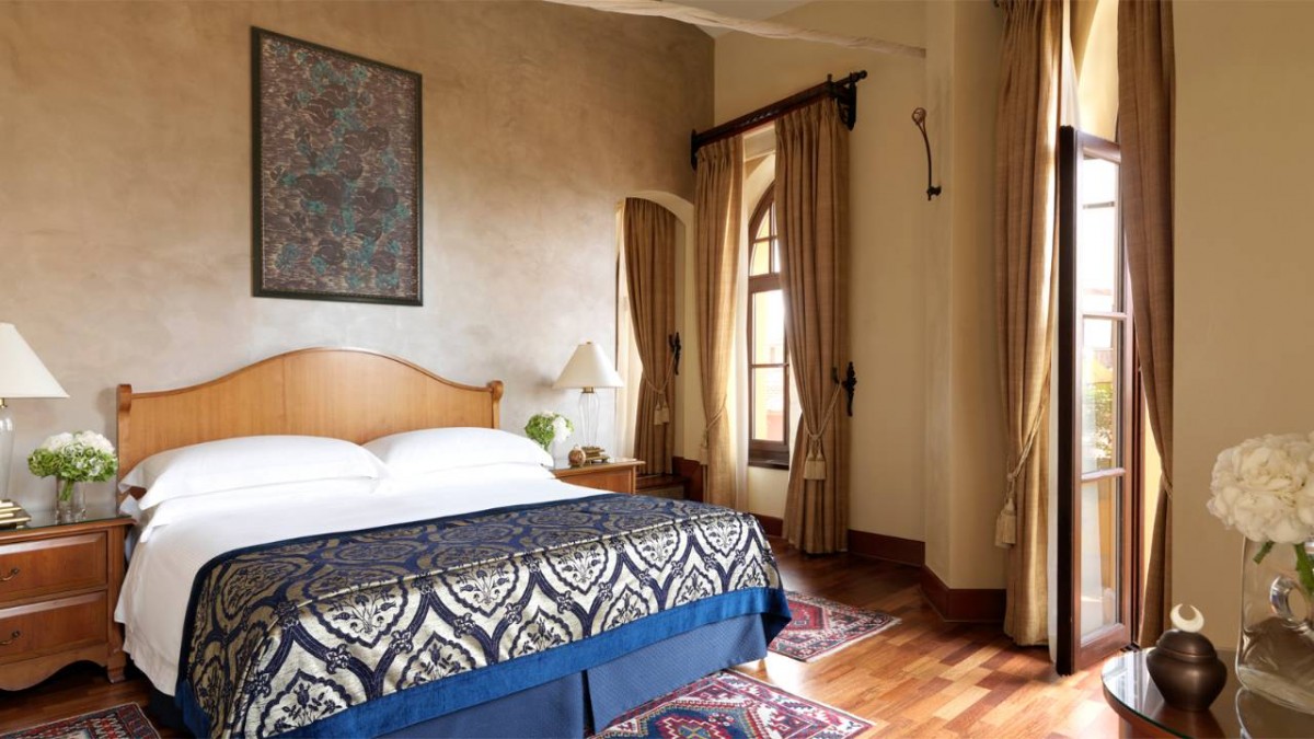 DELUXE SUITE