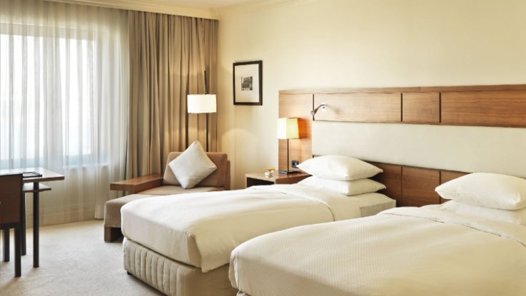 TWIN ROOM