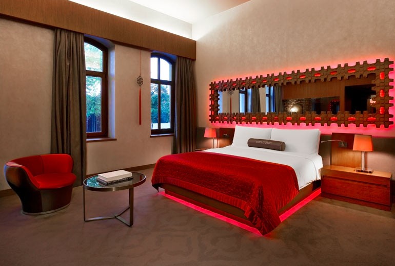 MEGA ROOM
