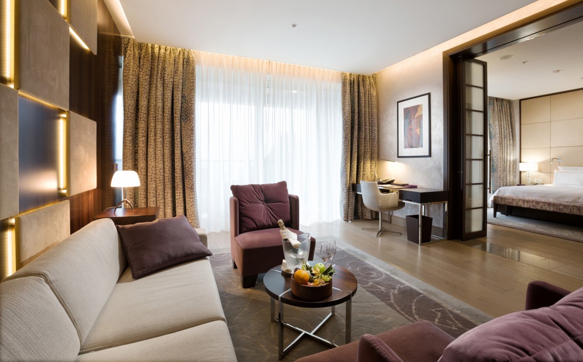 SIGNATURE SUITE