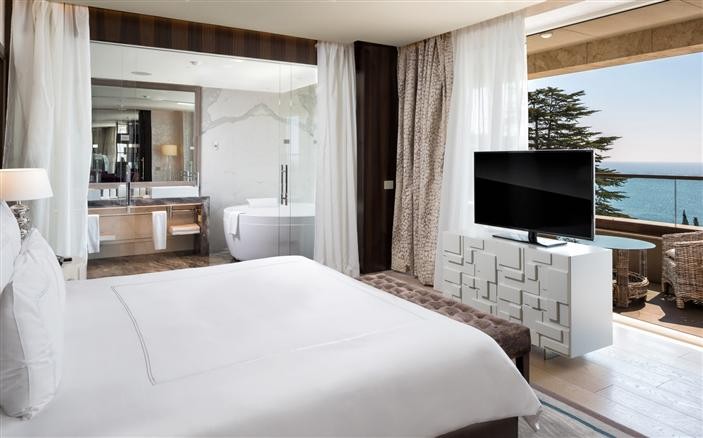 PRESIDENTIAL SUITE
