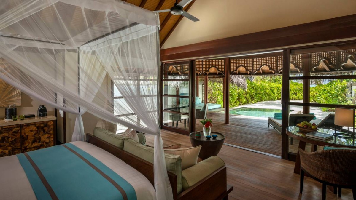 SUNSET BEACH BUNGALOW WITH POOL