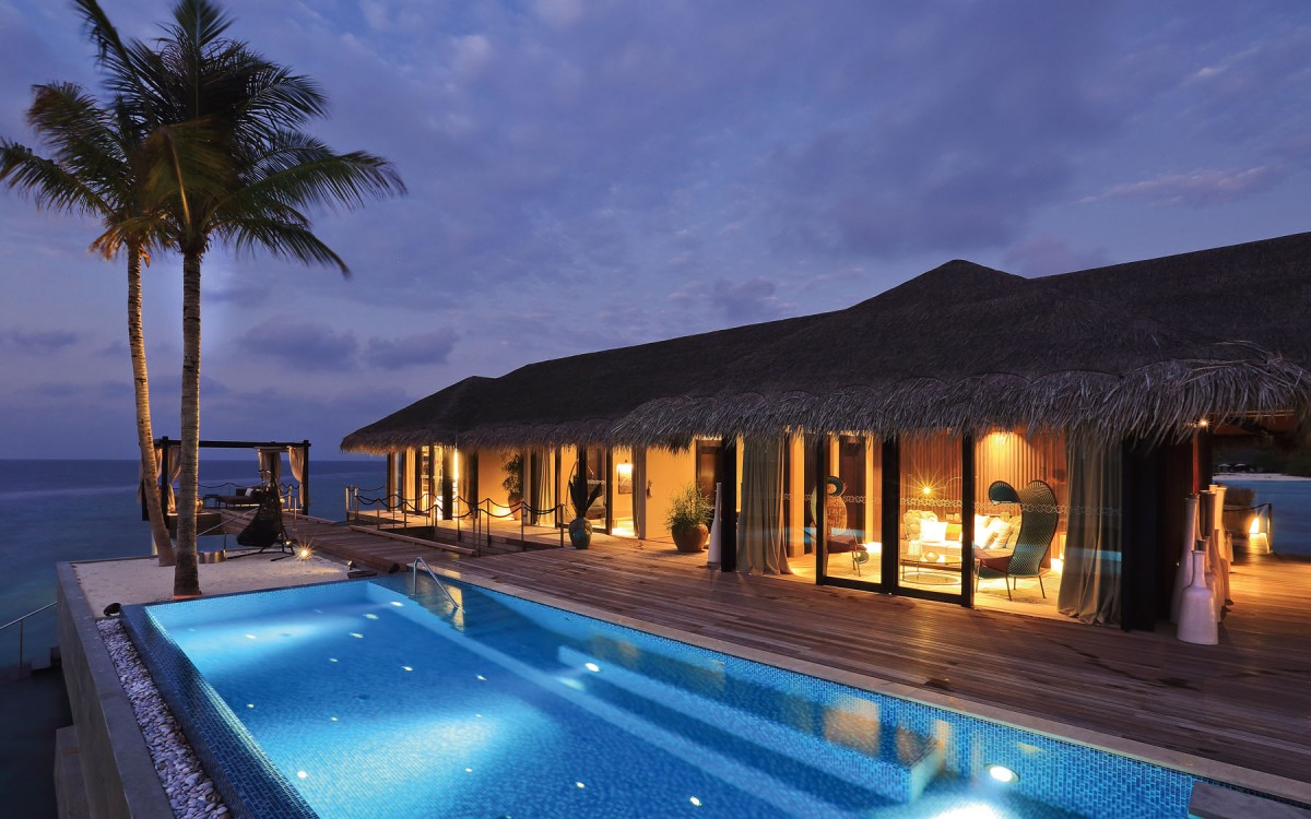ROMANTIC POOL RESIDENCE