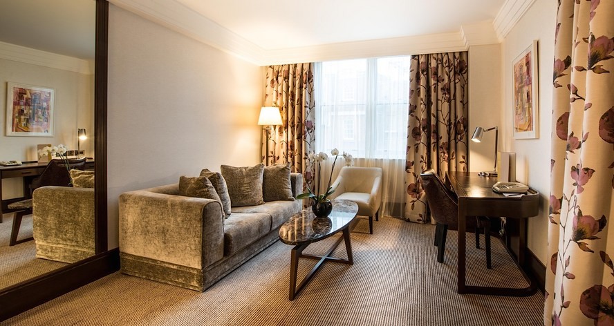 JUNIOR SUITE