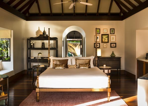 FOUR BEDROOM BEACH POOL RESIDENCE