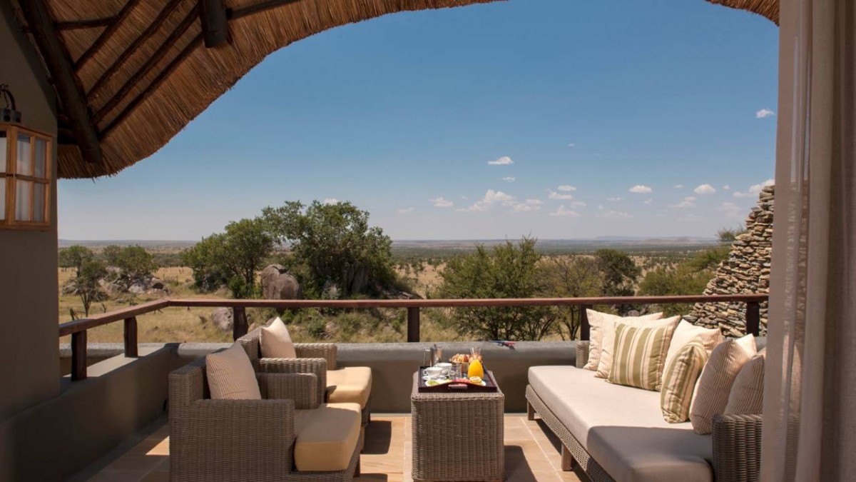 HORIZON ROOM WATER HOLE VIEW
