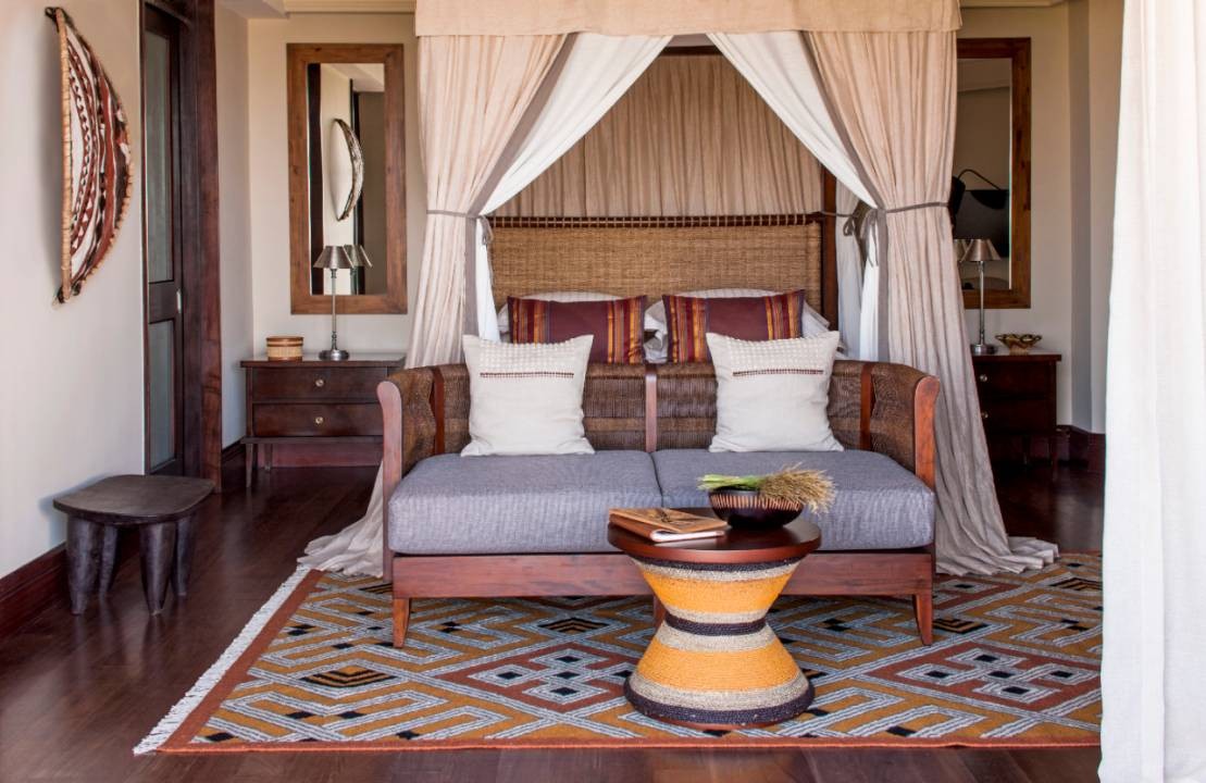 SAVANNAH ROOM