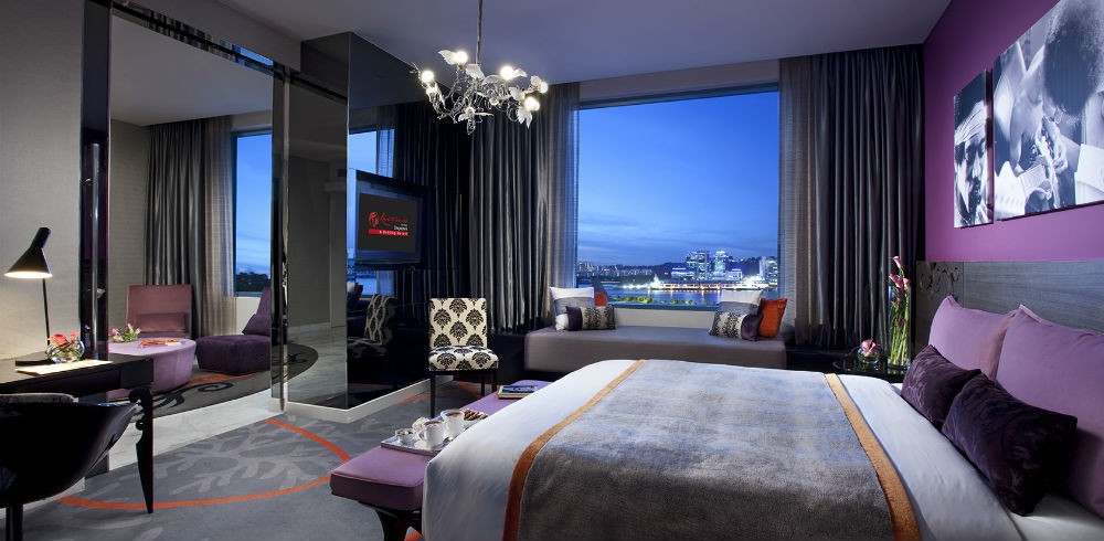 DELUXE SUITE