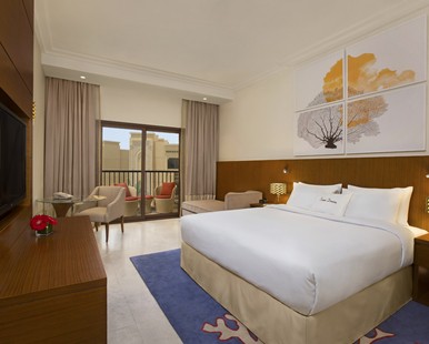 KING GUEST ROOM WITH BALCONY