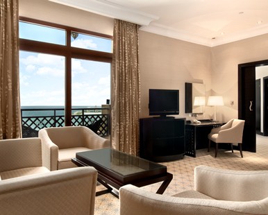 KING EXECUTIVE SUITE