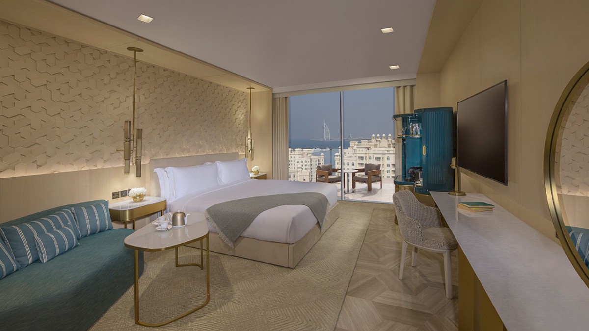 PREMIER PARTIAL SEA VIEW