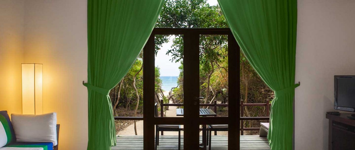 BEACH CABIN