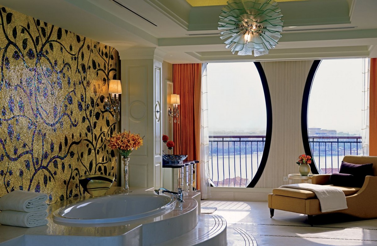 ROYAL SUITE