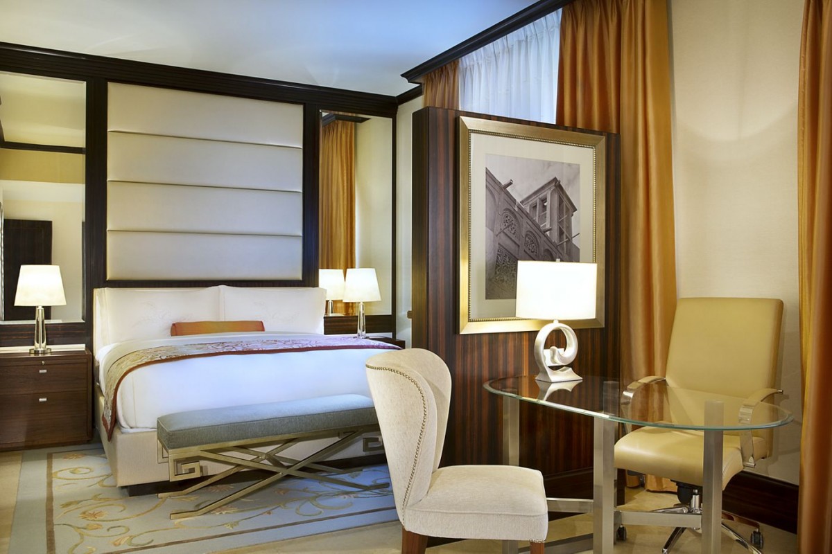 VENETIAN ROOM