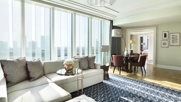 DELUXE FOUR SEASONS EXECUTIVE SUITE
