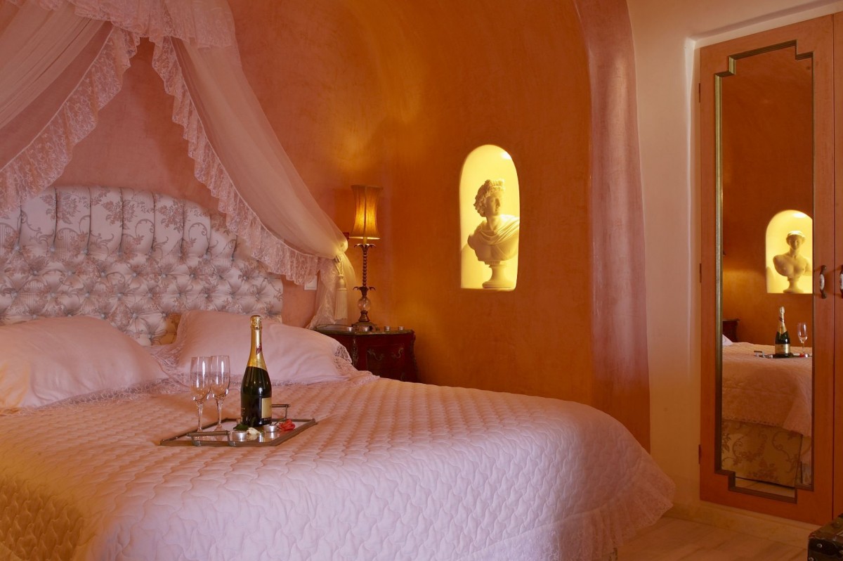 HONEYMOON SUITE