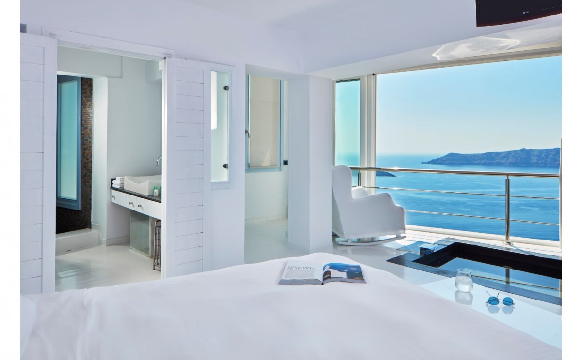 EXPERIENCE JETTED TUB SUITES