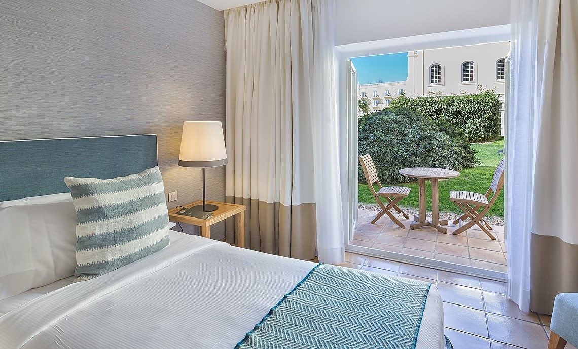 DELUXE ROOM WITH A GARDEN VIEW
