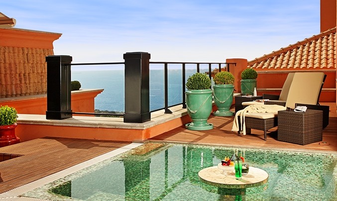 MAJESTIC PENTHOUSE WITH SEA VIEW AND TERRACE WITH POOL