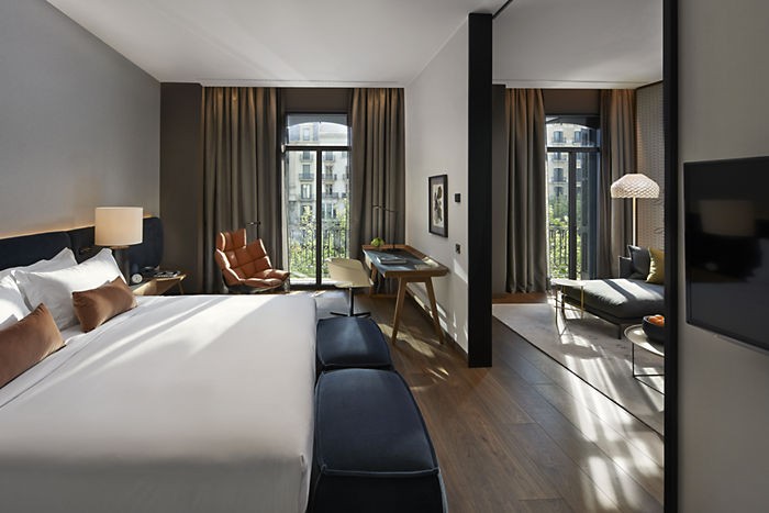 DELUXE SUITE