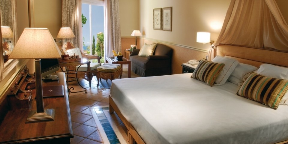 DOUBLE ROOM