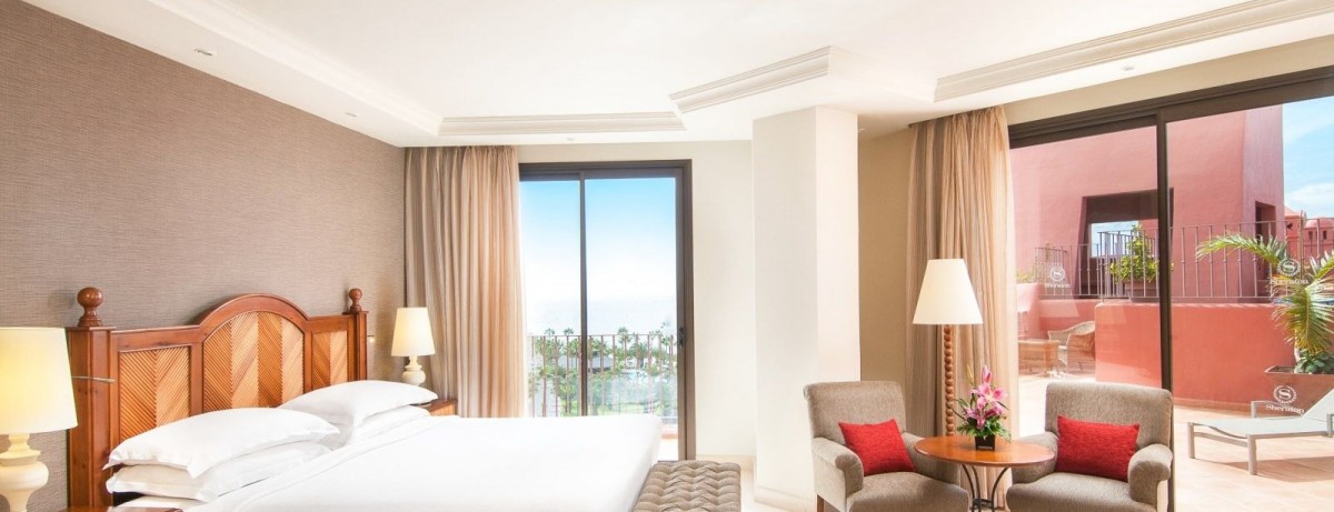 DELUXE SUITE