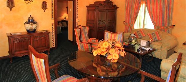 LUXURY SUITES