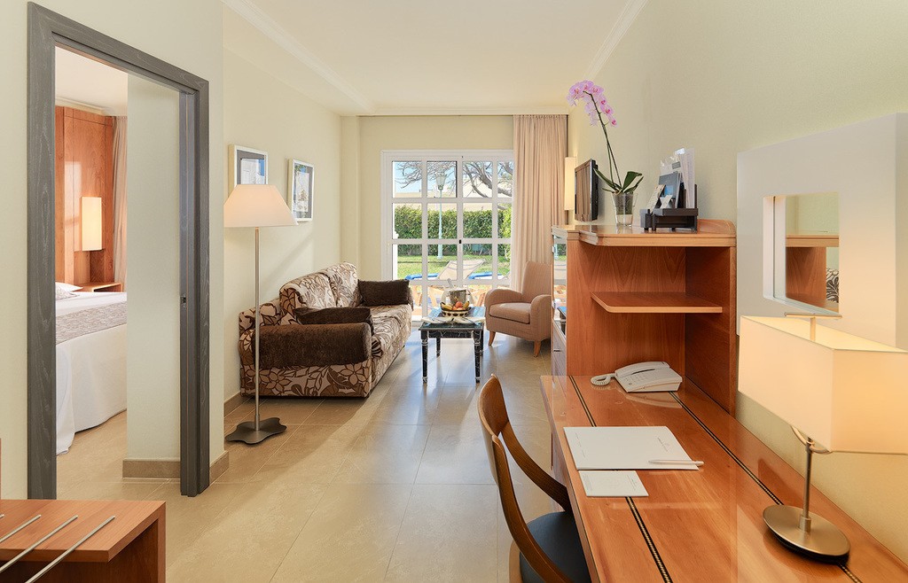 JUNIOR SUITE