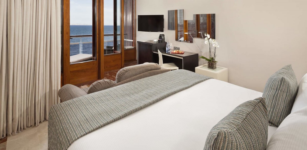 PREMIUM ROOM WITH SEA VIEWS