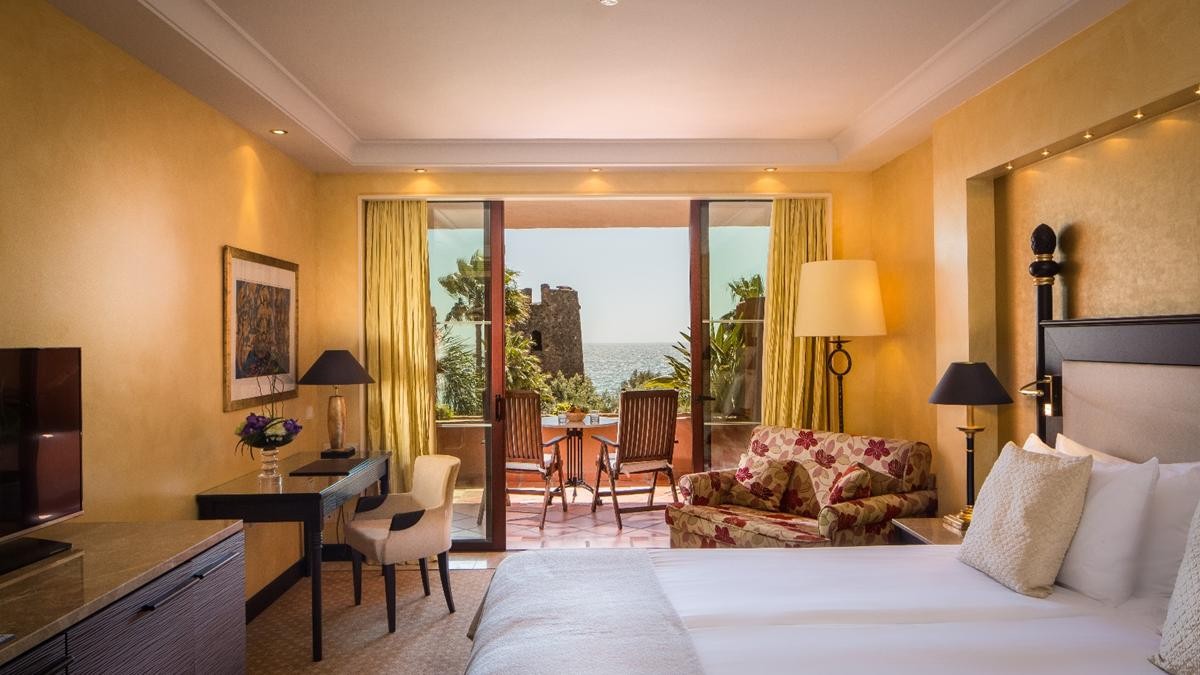 PREMIER ROOM