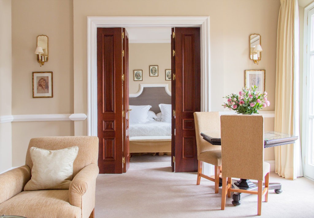 DELUXE ROOMS