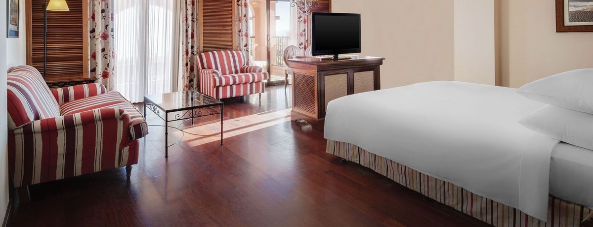 JUNIOR SUITE WITH GARDEN VIEWS