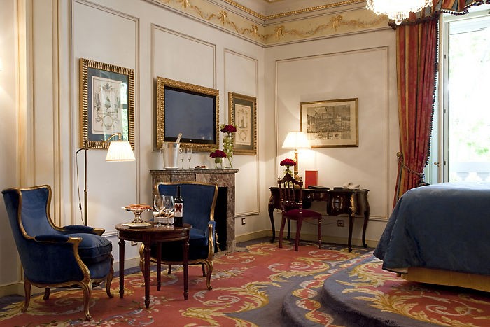 PRESIDENTIAL SUITE