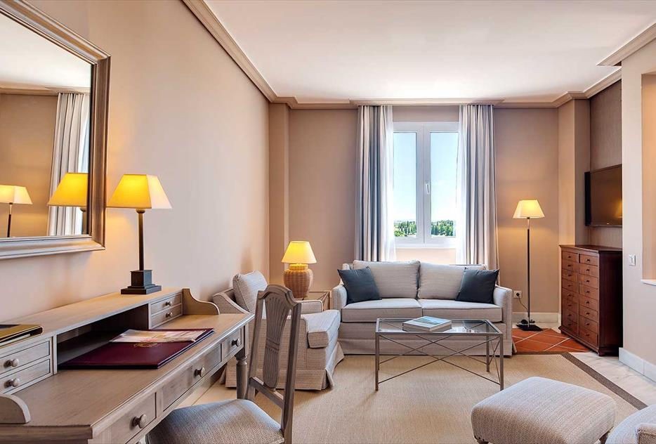 JUNIOR SUITE