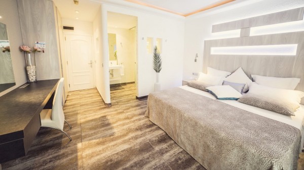 GARDEN VIEW ROOM