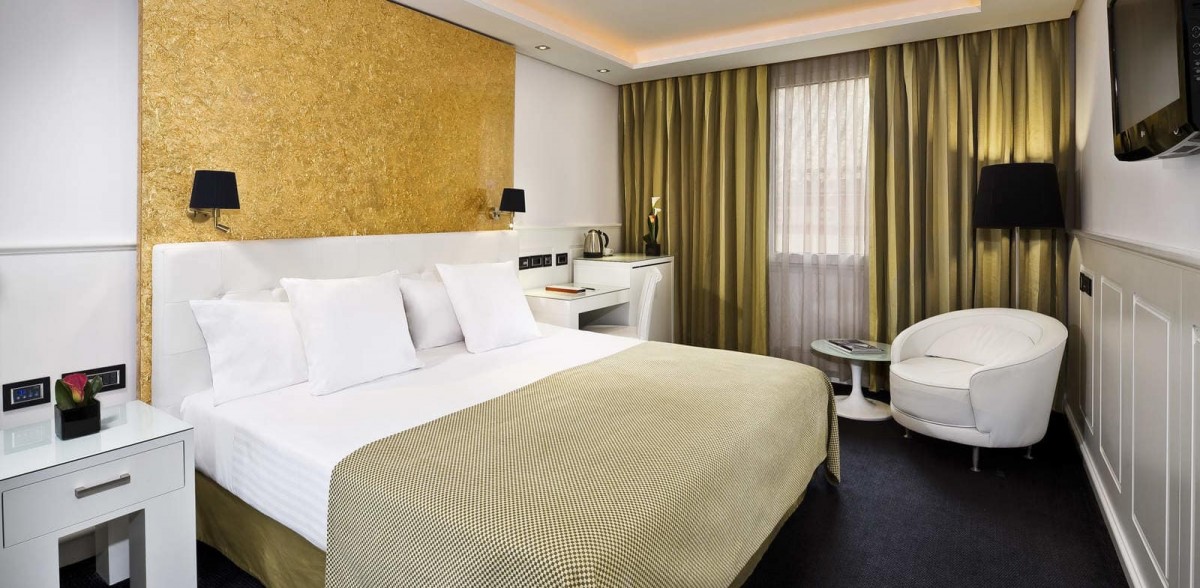DELUXE ROOM