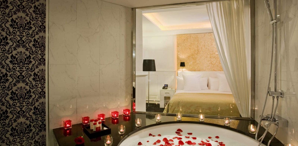 SUPREME ROOM