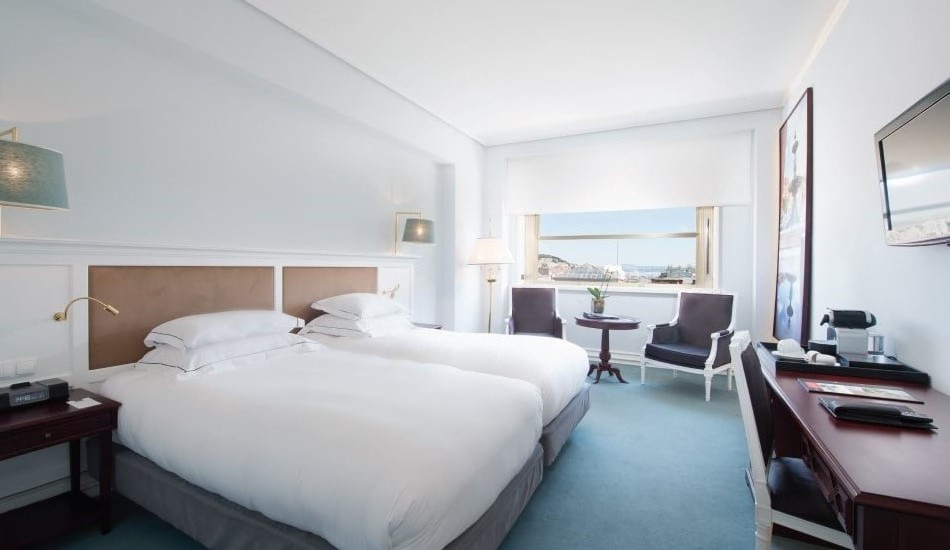SUPERIOR ROOM