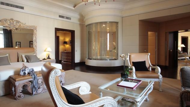 PRESIDENTIAL SUITE