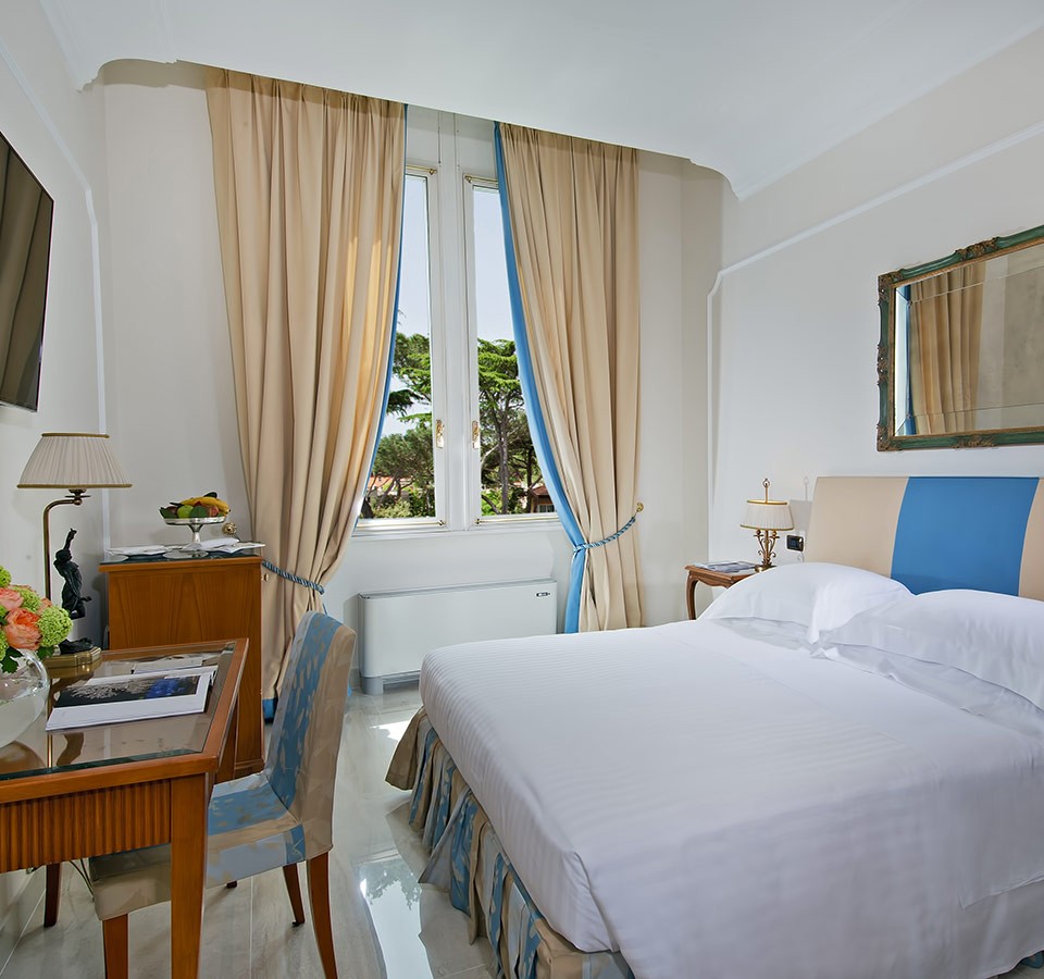 PRESTIGE ROOM