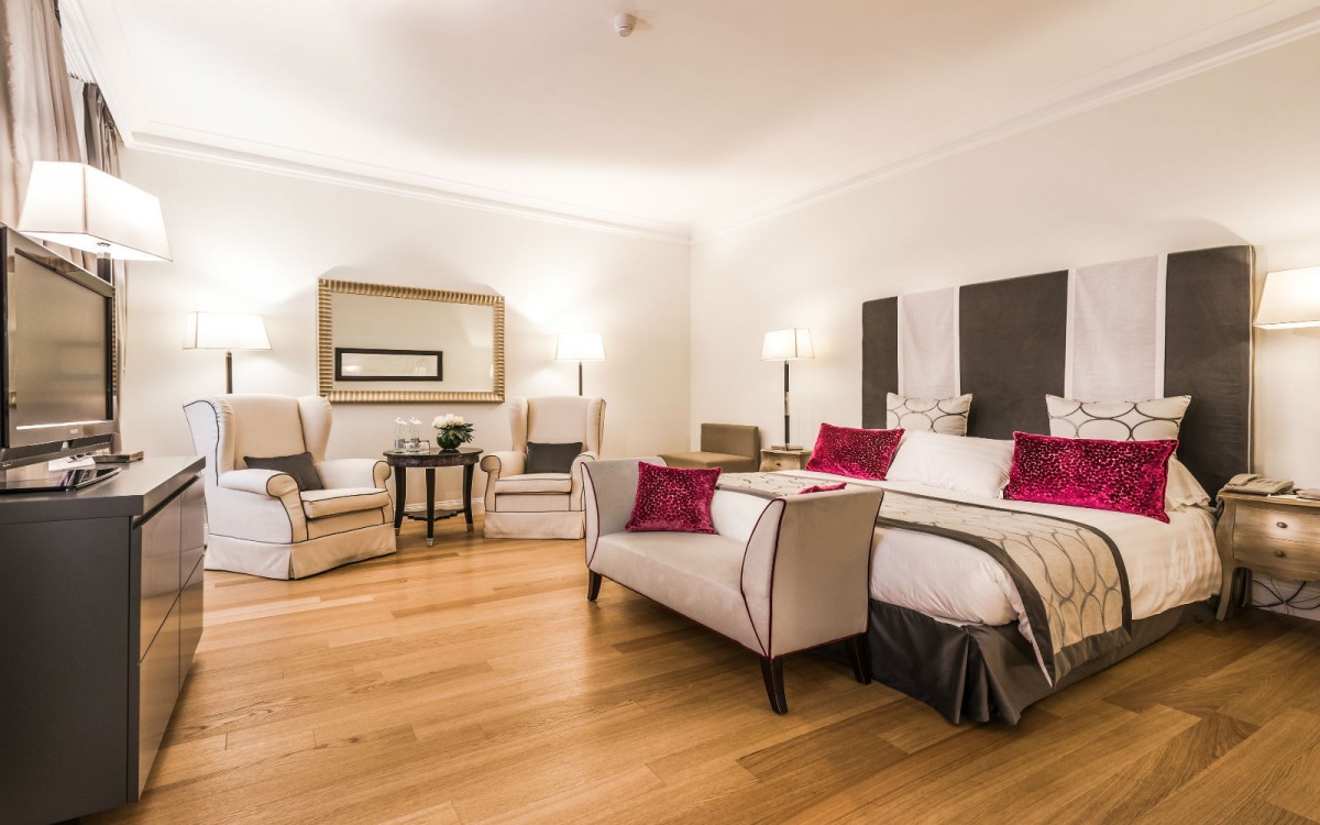 JUNIOR SUITE