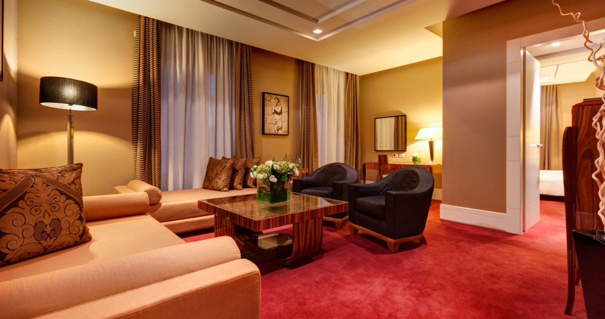 CORNER SUITE