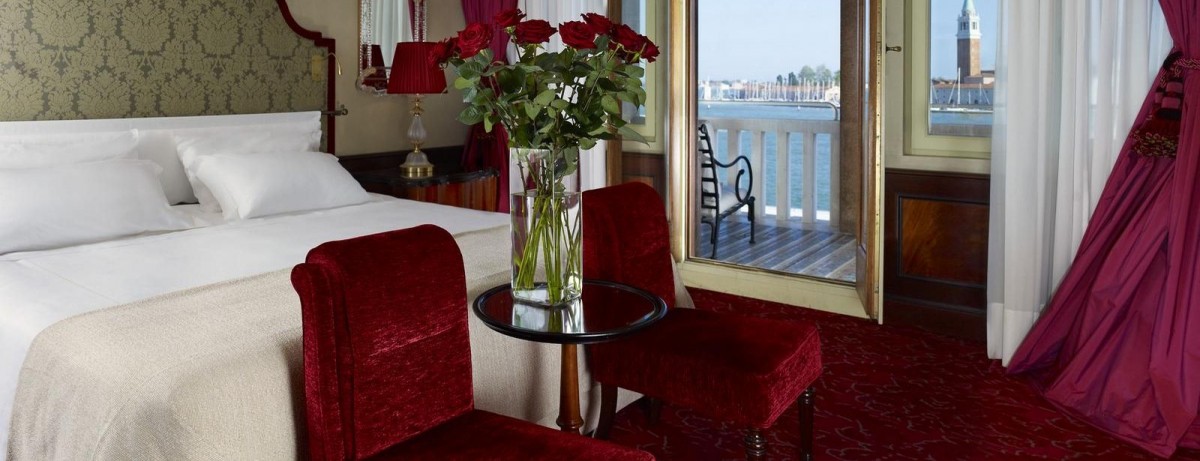 LUXURY LAGOON VIEW DOUBLE WITH BALCONY